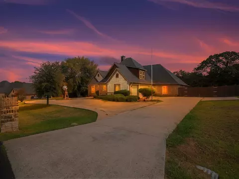104 Tananger Springs Dr, Denison, TX 75021