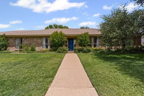 3717 Stoney Creek Rd, Fort Worth, TX 76116