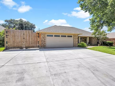 6413 Blake Ct, North Richland Hills, TX 76182