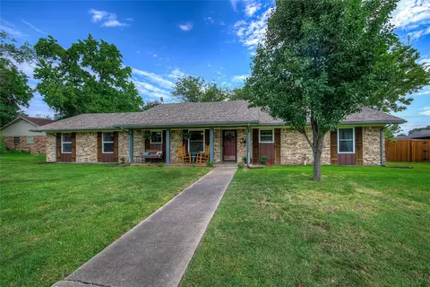 12 Meadow Ln, Greenville, TX 75402