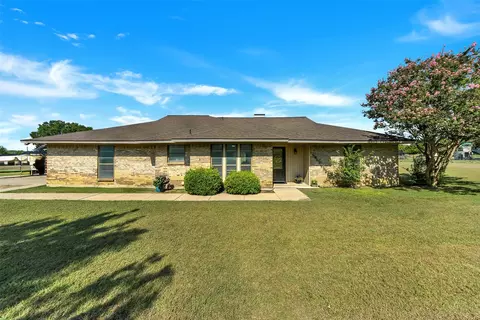 6731 Canyon Rd, Sanger, TX 76266