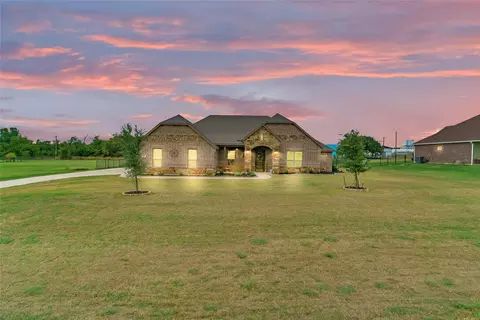 217 Maverick Ct, Granbury, TX 76049