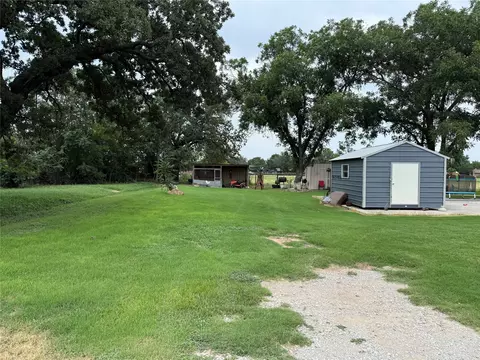 102 E Pecan St, Bangs, TX 76823