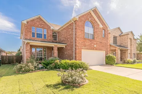4021 Petersburg Dr, Fort Worth, TX 76244