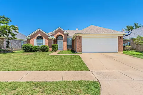 709 Willington Dr, Arlington, TX 76018