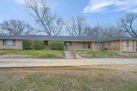 206 Water St, Whitesboro, TX 76273