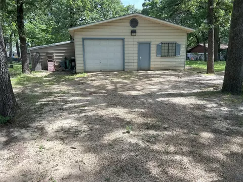 124 Red Bird Ln, Mabank, TX 75156
