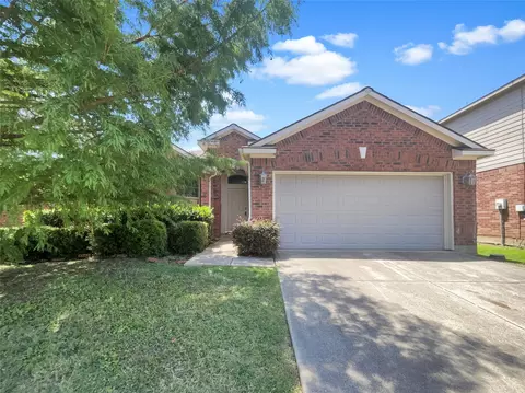 8804 Trailblazer Dr, Cross Roads, TX 76227