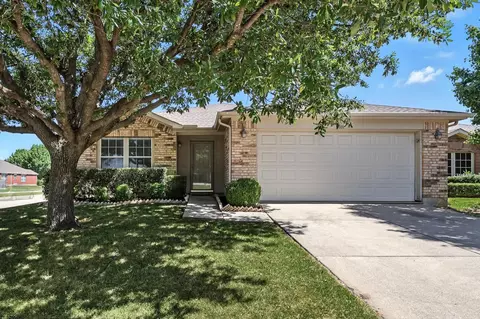 8801 King Ranch Dr, Cross Roads, TX 76227
