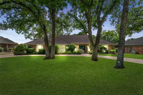 5202 Wimbledon Ct, Arlington, TX 76017