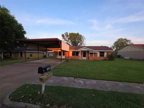 718 Contour Dr, Mexia, TX 76667