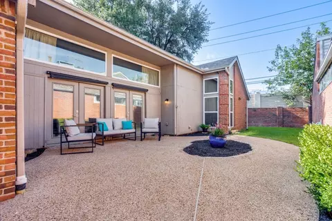 6735 Northcreek Ln, Dallas, TX 75240