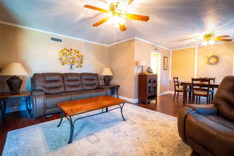 1111 Warwick Dr, Mesquite, TX 75150 photo 2