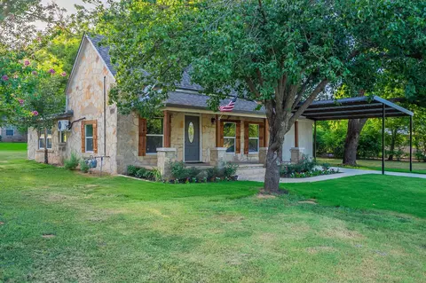 528 Maple St, Paradise, TX 76073