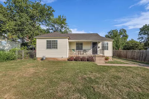 Exterior - 2805 Lyle Ave, Waco, TX 76708 photo 2 of 5