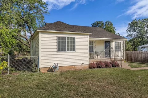 Exterior - 2805 Lyle Ave, Waco, TX 76708 photo 3 of 5