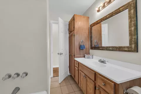 Bath - 2805 Lyle Ave, Waco, TX 76708 photo 2 of 2