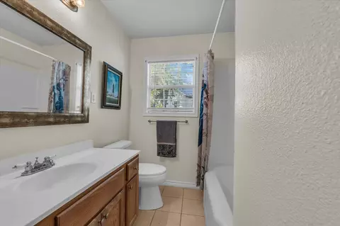 Bath - 2805 Lyle Ave, Waco, TX 76708 photo 1 of 2