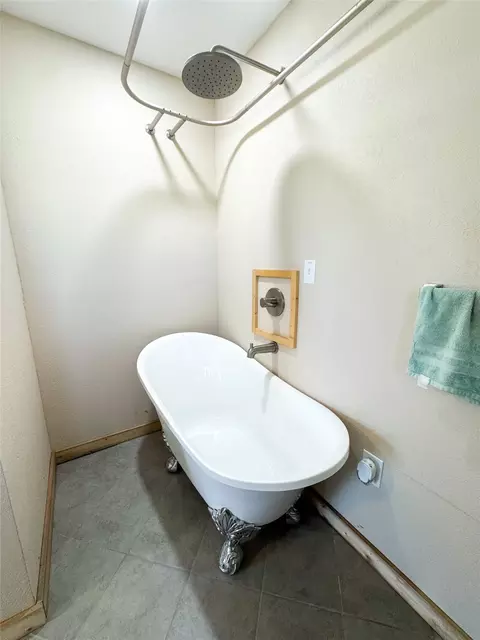 Bath - 107 Union Ave, Rule, TX 79547 photo 4 of 4