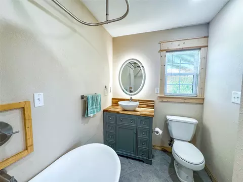 Bath - 107 Union Ave, Rule, TX 79547 photo 3 of 4