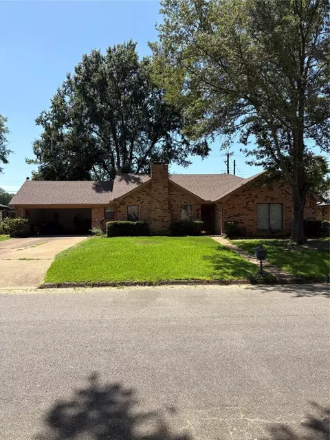 605 32nd St NE, Paris, TX 75460