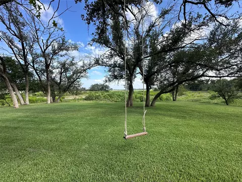 Exterior - 125 Drake Ct, Comanche, TX 76442 photo 16 of 17