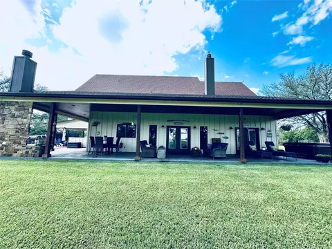 Exterior - 125 Drake Ct, Comanche, TX 76442 photo 2 of 17