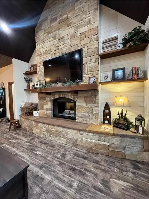 Living - 125 Drake Ct, Comanche, TX 76442 photo 1 of 4
