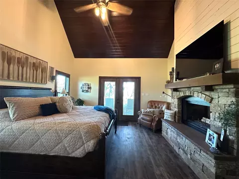 Bedroom - 125 Drake Ct, Comanche, TX 76442 photo 1 of 5