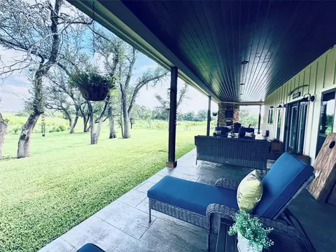 Exterior - 125 Drake Ct, Comanche, TX 76442 photo 5 of 17