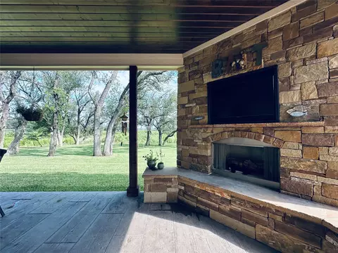 Exterior - 125 Drake Ct, Comanche, TX 76442 photo 11 of 17