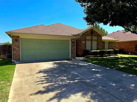 620 Ridgehill Dr, Burleson, TX 76028