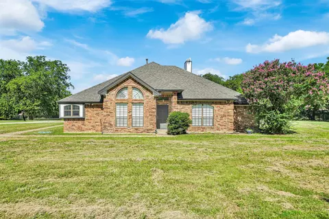 6077 Green Valley Cir, Aubrey, TX 76227