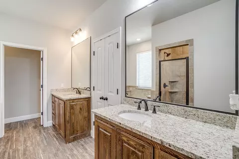 Bath - 1053 Tex Ln, Springtown, TX 76082 photo 1 of 4