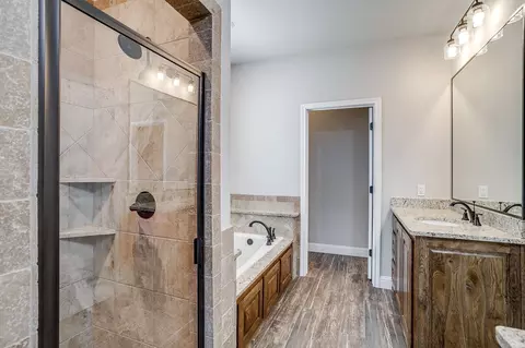 Bath - 1053 Tex Ln, Springtown, TX 76082 photo 3 of 4