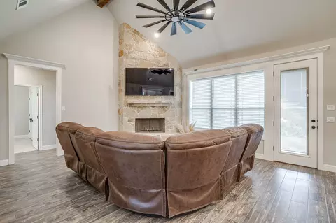 Living - 1053 Tex Ln, Springtown, TX 76082 photo 1 of 2