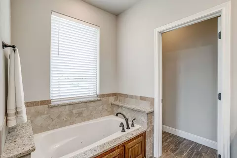 Bath - 1053 Tex Ln, Springtown, TX 76082 photo 2 of 4