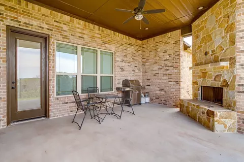 Exterior - 1053 Tex Ln, Springtown, TX 76082 photo 7 of 9