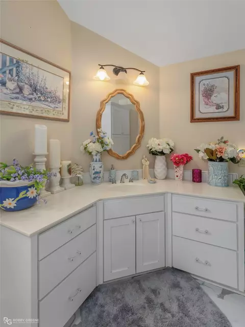 Bath - 900 Elm St, Minden, LA 71055 photo 1 of 4