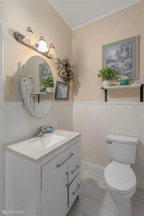 Bath - 900 Elm St, Minden, LA 71055 photo 3 of 4