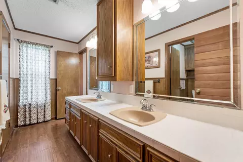 Bath - 11307 China Spring Rd, Waco, TX 76708 photo 1 of 7