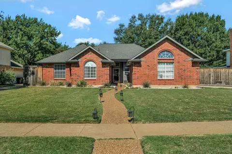 613 Dove Creek Cir, Grapevine, TX 76051