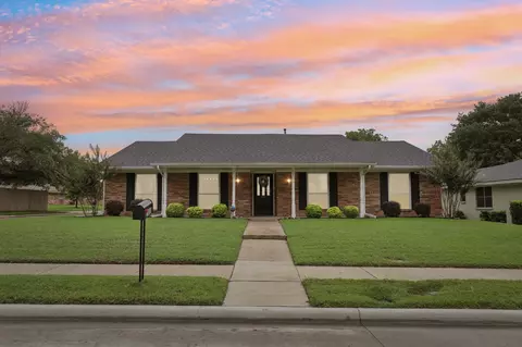 1821 Westlake Dr, Plano, TX 75075