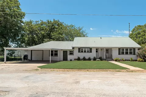 409 S Carter St, Whitewright, TX 75491