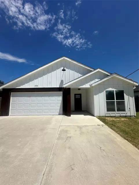 232 W Norway St, Walnut Springs, TX 76690