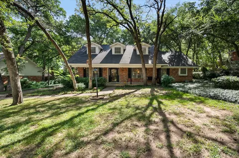 803 Live Oak Ln, Arlington, TX 76012