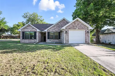 703 Peach St, Sanger, TX 76266