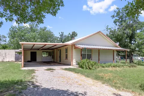 624 S Comanche Dr, De Leon, TX 76444