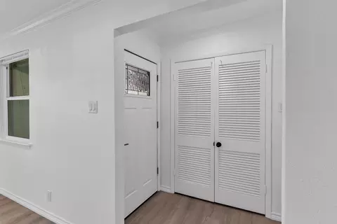 Entry Way - 3710 Devonshire Ct E, Irving, TX 75062 photo 1 of 2