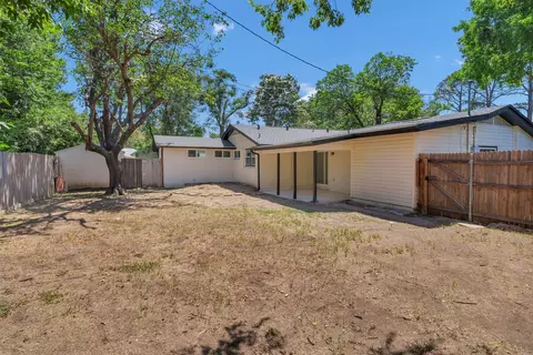 Exterior - 3710 Devonshire Ct E, Irving, TX 75062 photo 2 of 6